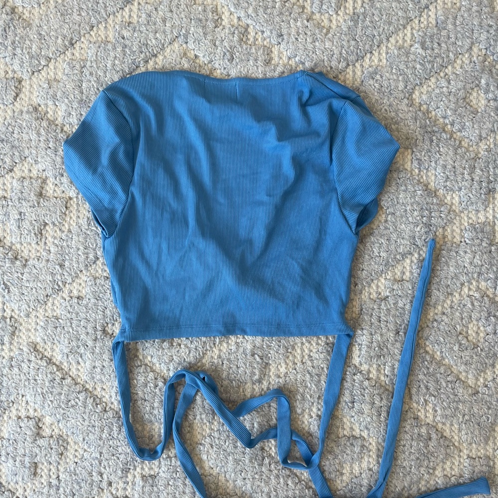 Princess Polly blue cropped wrap top - Picture 3 of 3